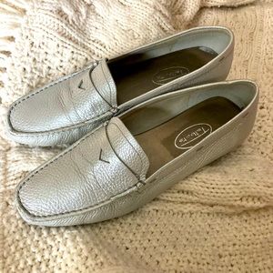 Talbots silver never worn size 7 flats, excellent condition